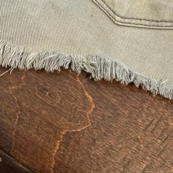 FREE PEOPLE Shark Bite Shorts Womens 26 Washed green Button Fly Frayed Trim - Picture 3 of 5